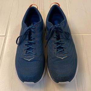 Hoka one one Arahi 4 sneakers. Gently used, great condition